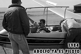EL PRIMER D�A QUE ADOLFO PILOTABA EL AVI�N Y YO SUB�A EN OTRO